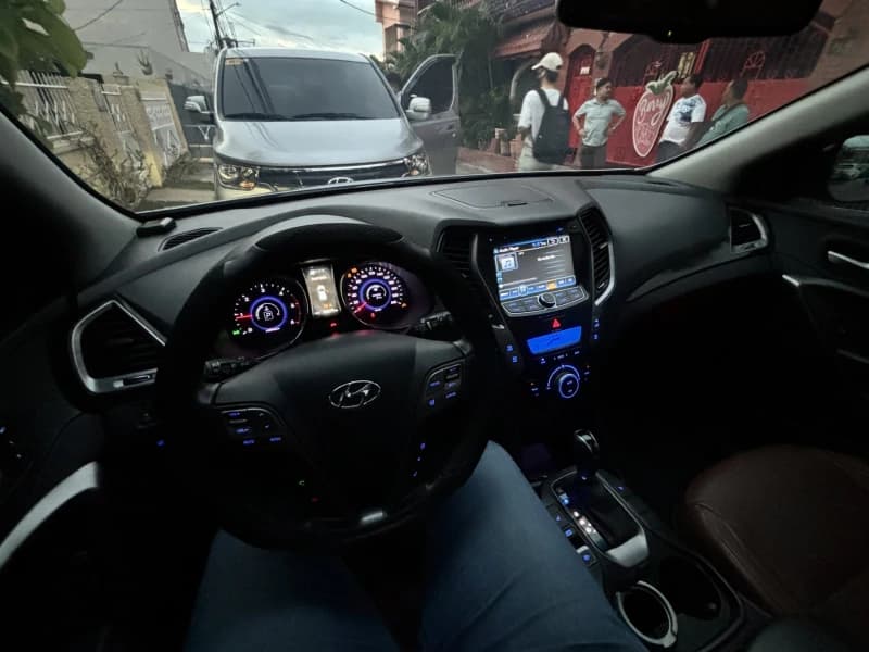 HYUNDAI GRAND SANTA FE